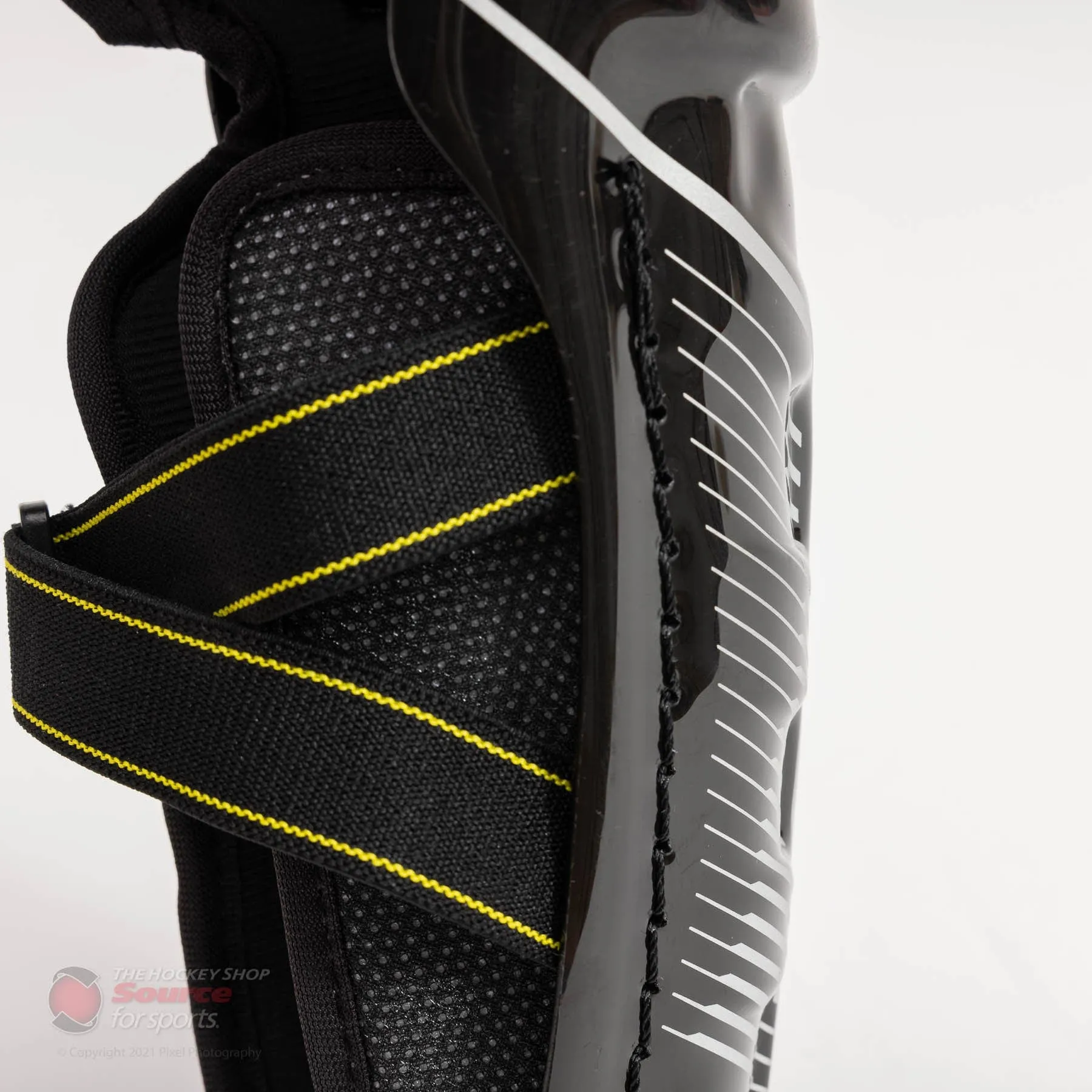 CCM Tacks 9550 Youth Hockey Shin Guards
