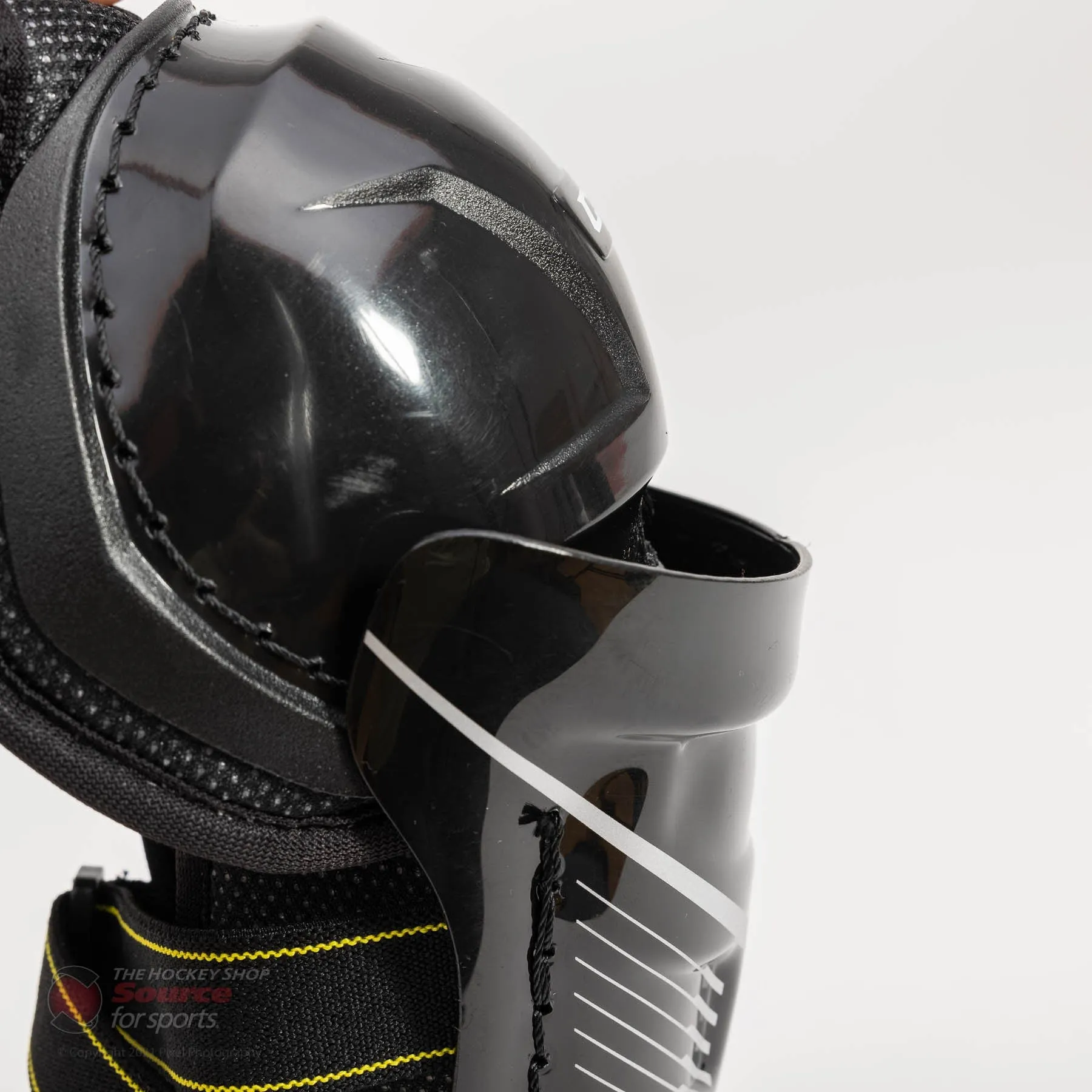 CCM Tacks 9550 Youth Hockey Shin Guards