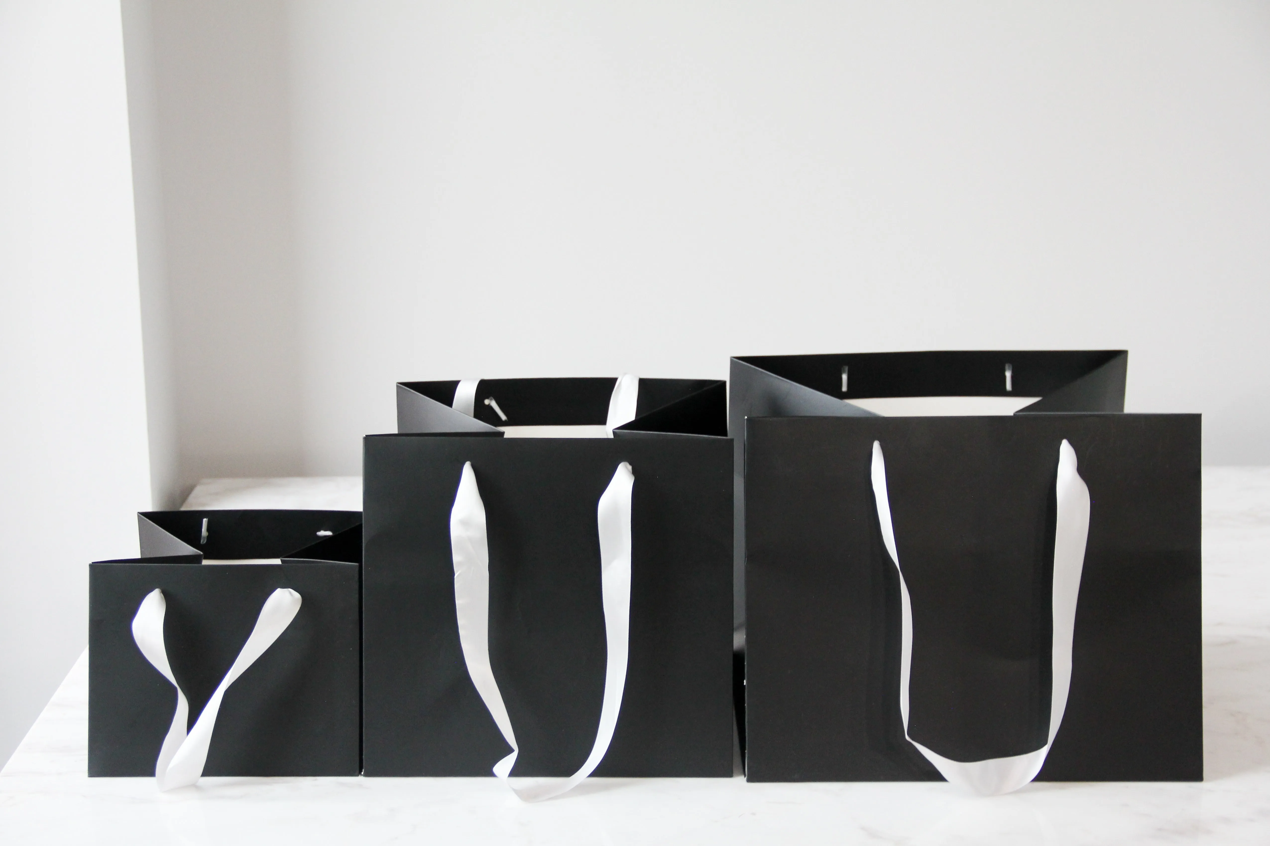 Luxury Flower/gift  Bag With Silk Ribbon Handle